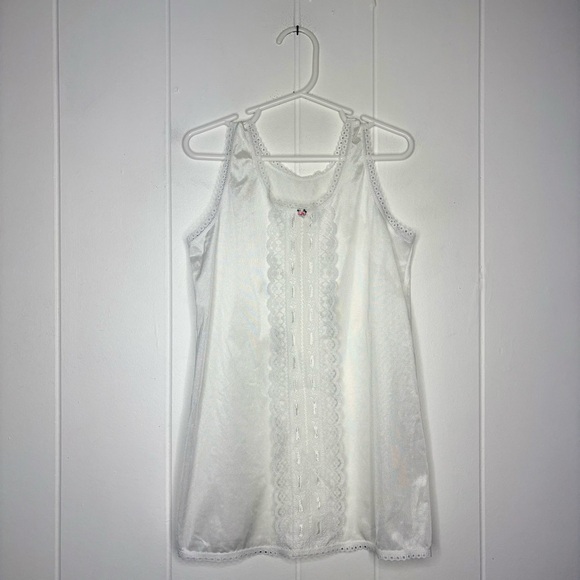 Vintage Other - VINTAGE Little Girl’s Nightgown Dress  White Lace Rose Rosette Girl’s Size 6